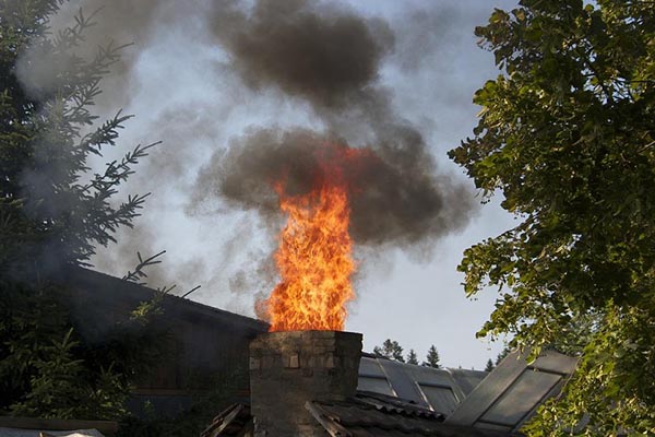 Los peligros de los deshollinadores químicos - Limpiar Chimenea